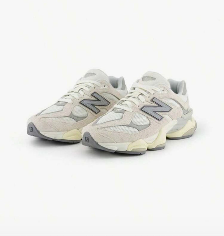 New balance sneakers {box not included please add on}